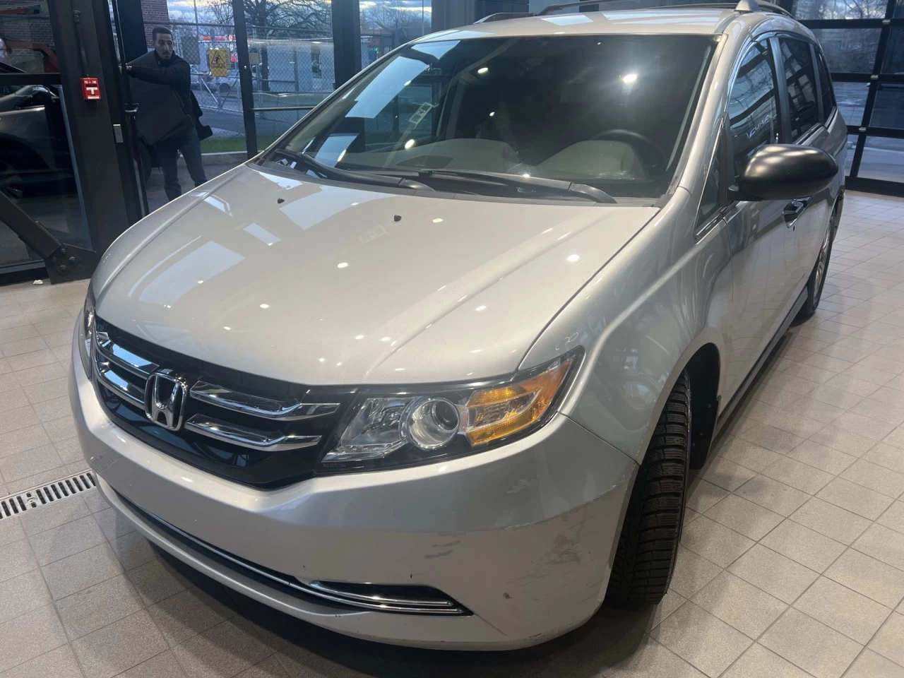 2015 Honda Odyssey SE https://www.acuramontrealcentre.com/resize/b990ff35b810a3abc0cc817b2ca24889-1