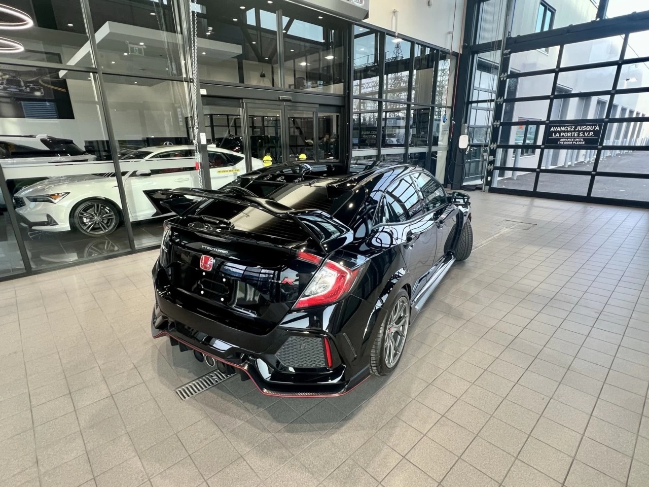 2018 Honda Civic Manual https://www.acuramontrealcentre.com/resize/b990ff35b810a3abc0cc817b2ca24889-1