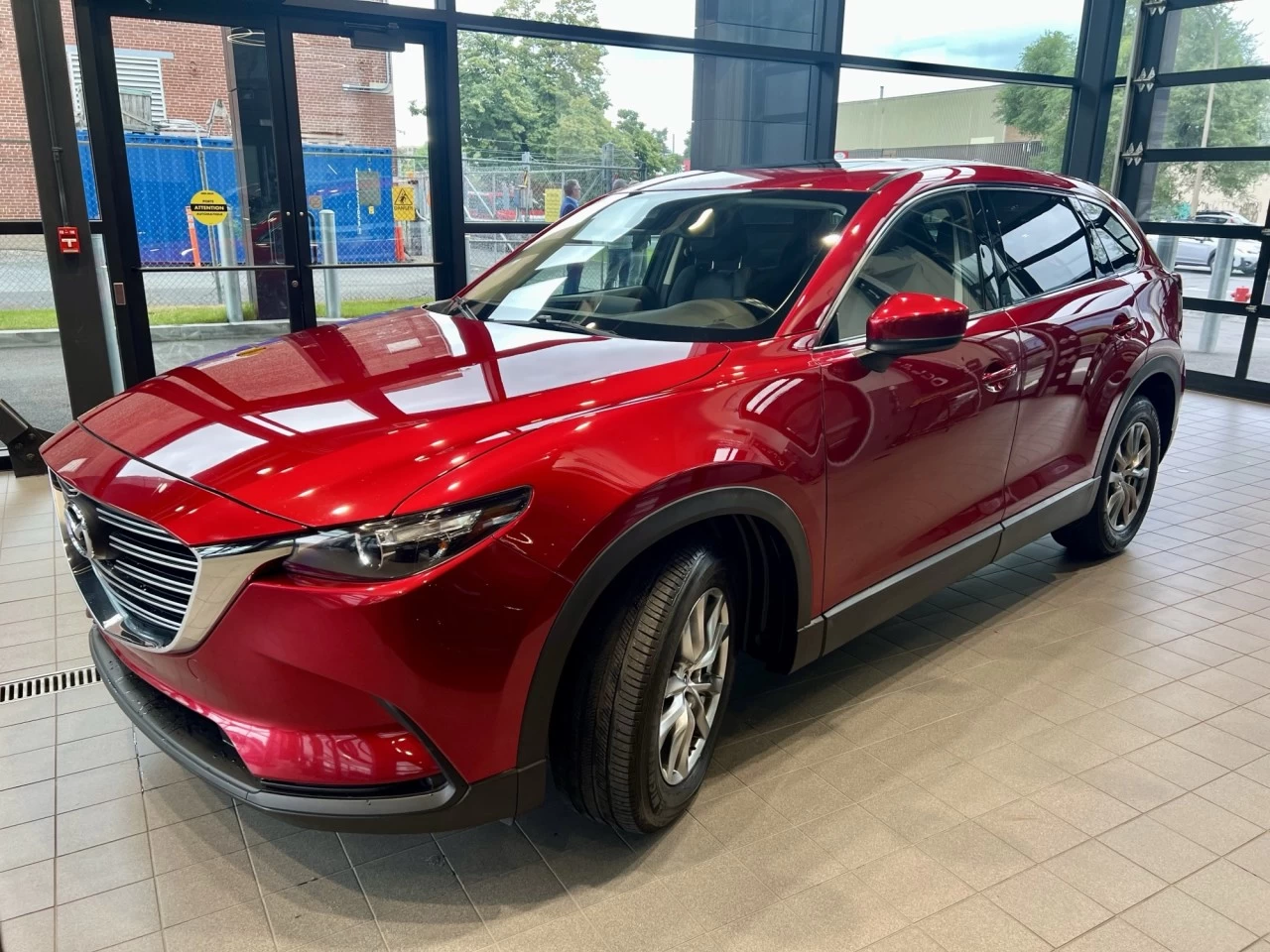 2018 Mazda CX-9 GS-L https://www.acuramontrealcentre.com/resize/b990ff35b810a3abc0cc817b2ca24889-1