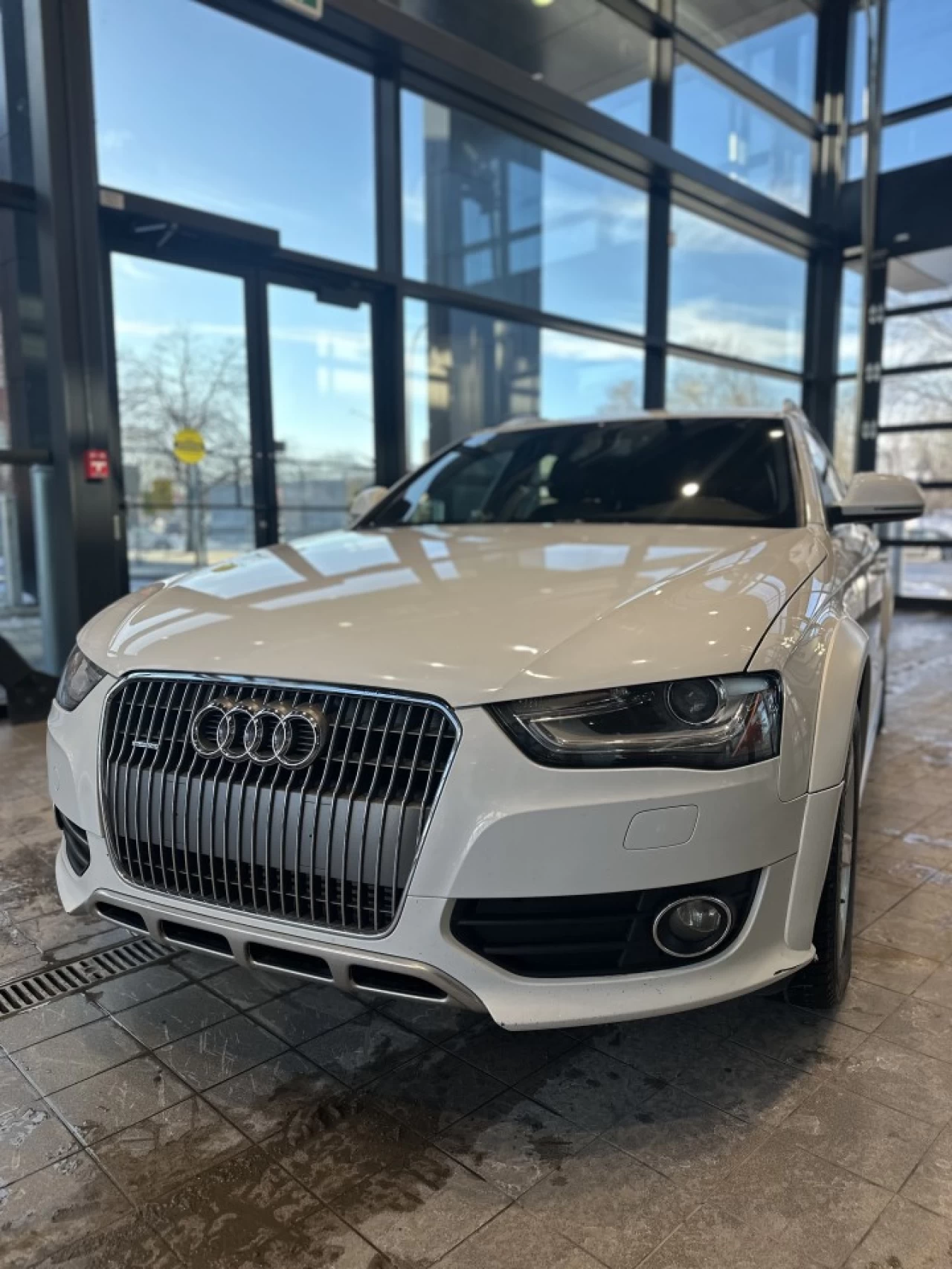 2013 Audi A4 allroad Premium https://www.acuramontrealcentre.com/resize/b990ff35b810a3abc0cc817b2ca24889-1