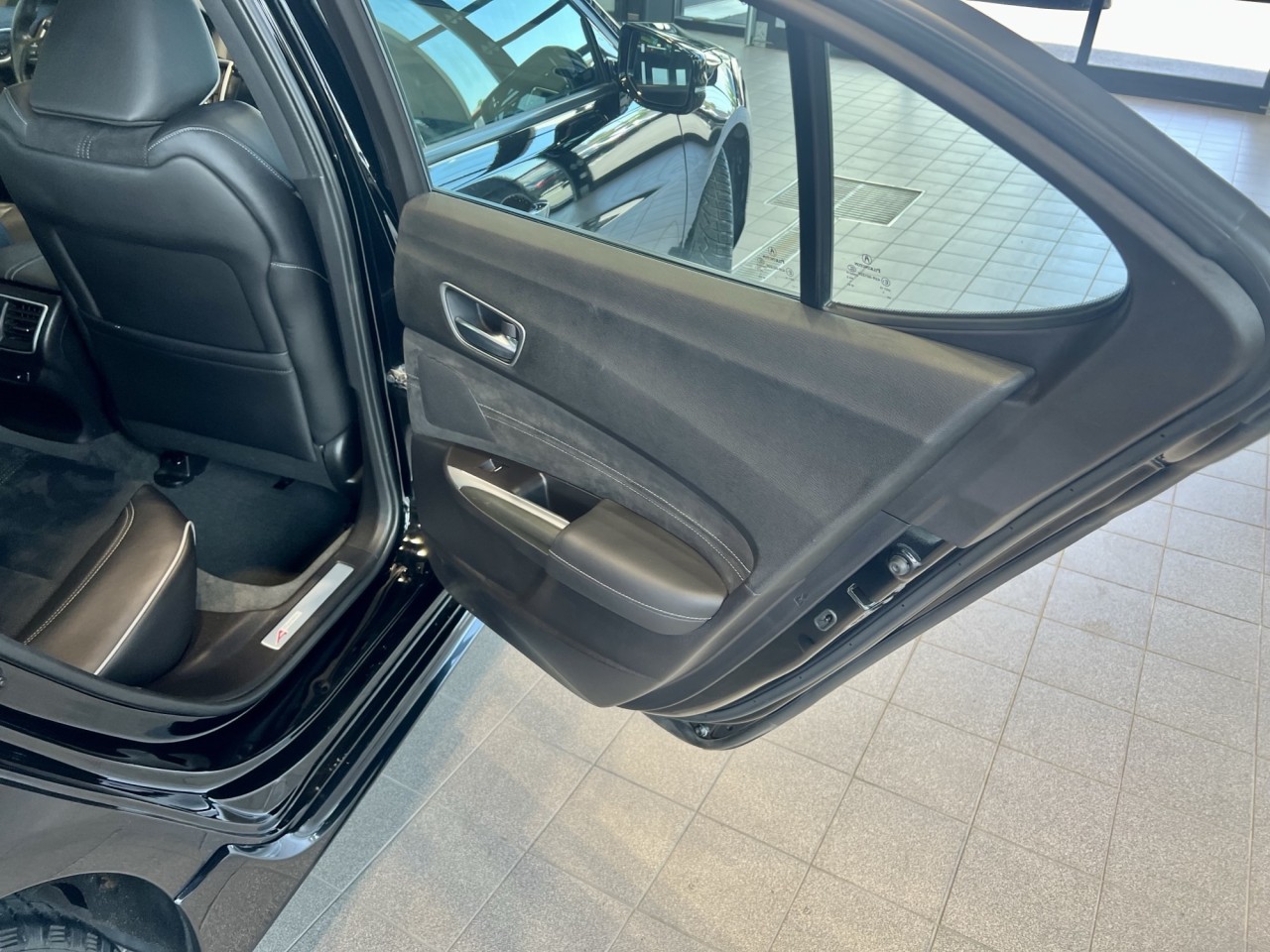 2018 Acura TLX Tech A-Spec -Pneus Hiver et Mags et Pneus ete Inclus Main Image