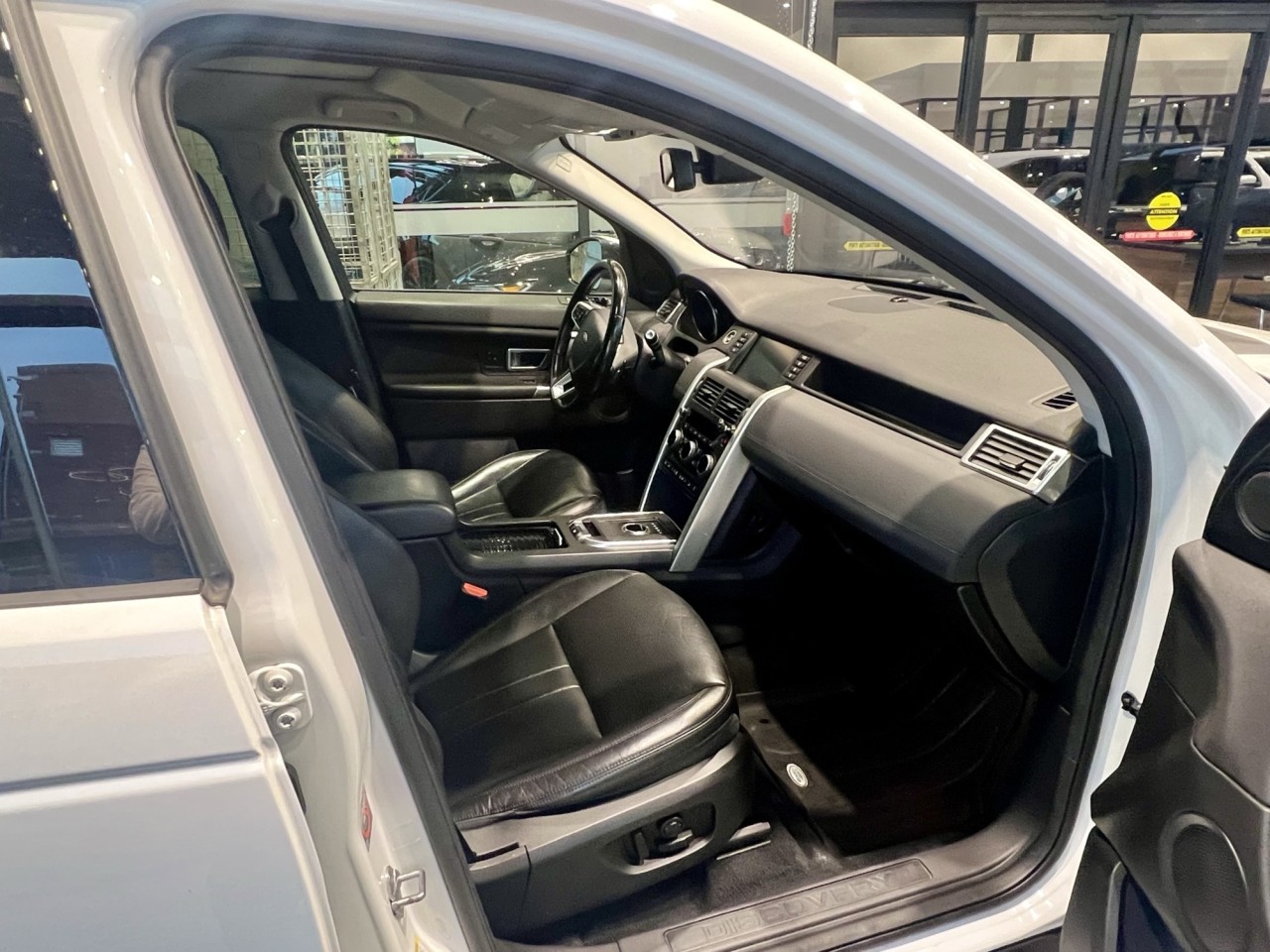 2019 Land Rover Discovery Sport HSE Main Image